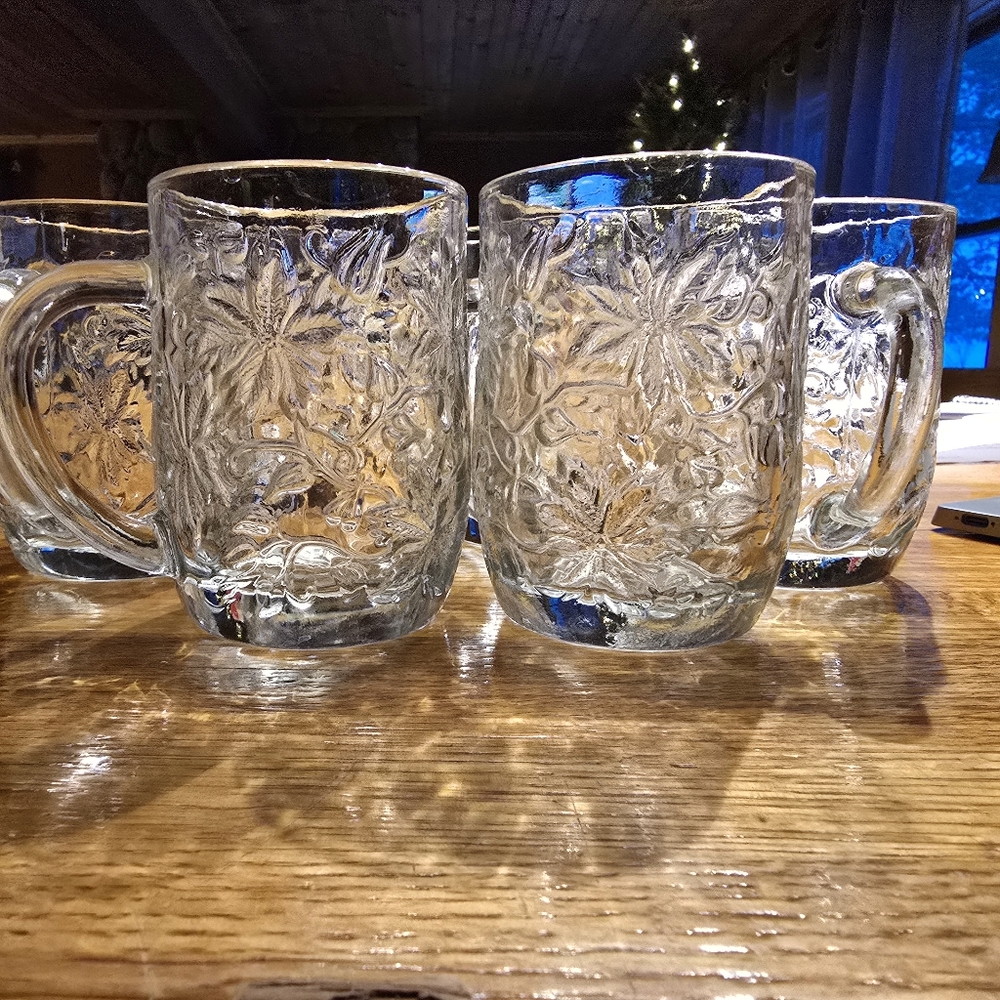 Princess House Fantasia Poinsettia pattern set of six (6) 8 oz glass mugs, VGUC